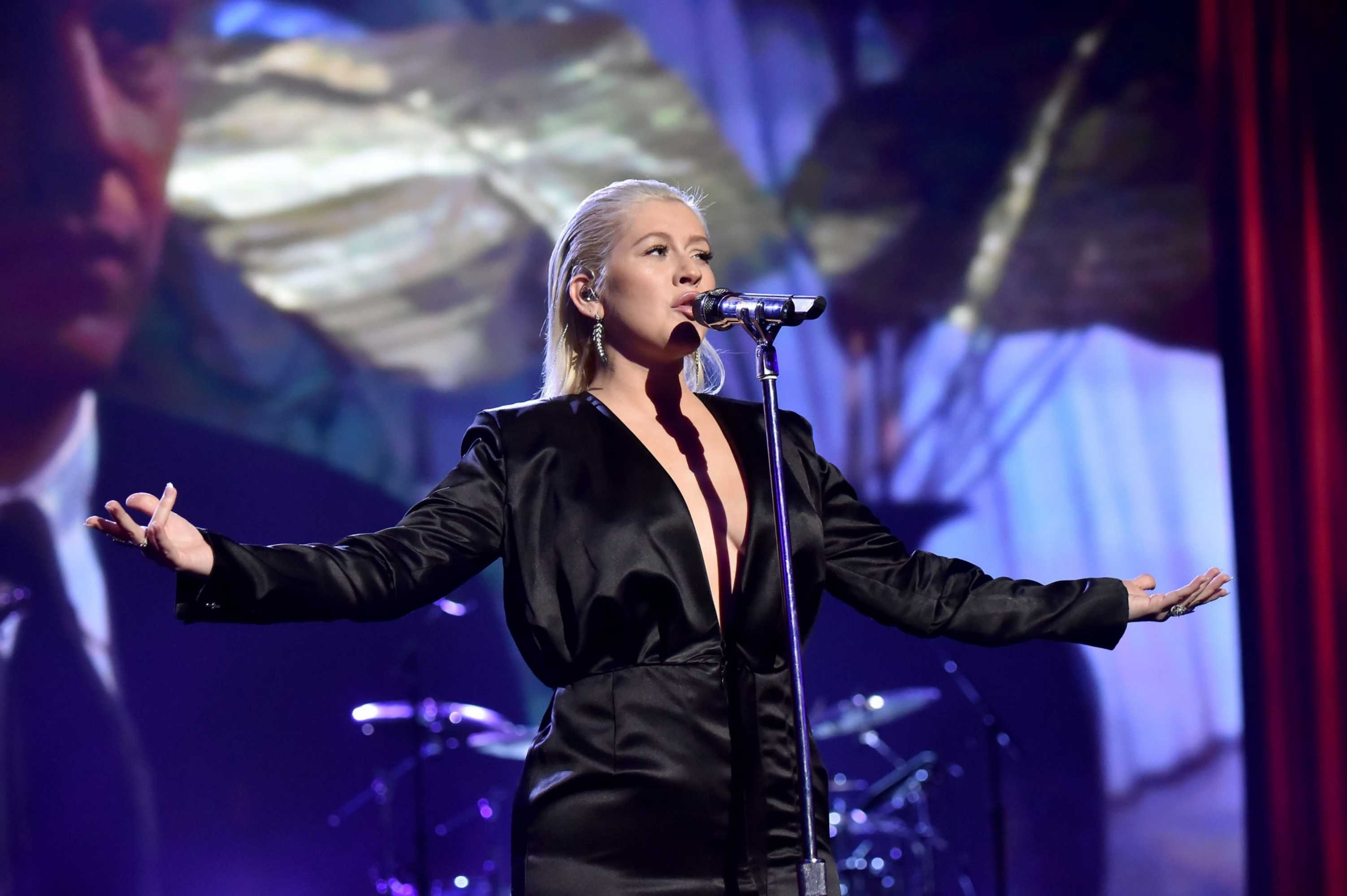 Christina_Aguilera_-_2017_American_Music_Awards_5BPerformance5D_-_November_19-02.jpg