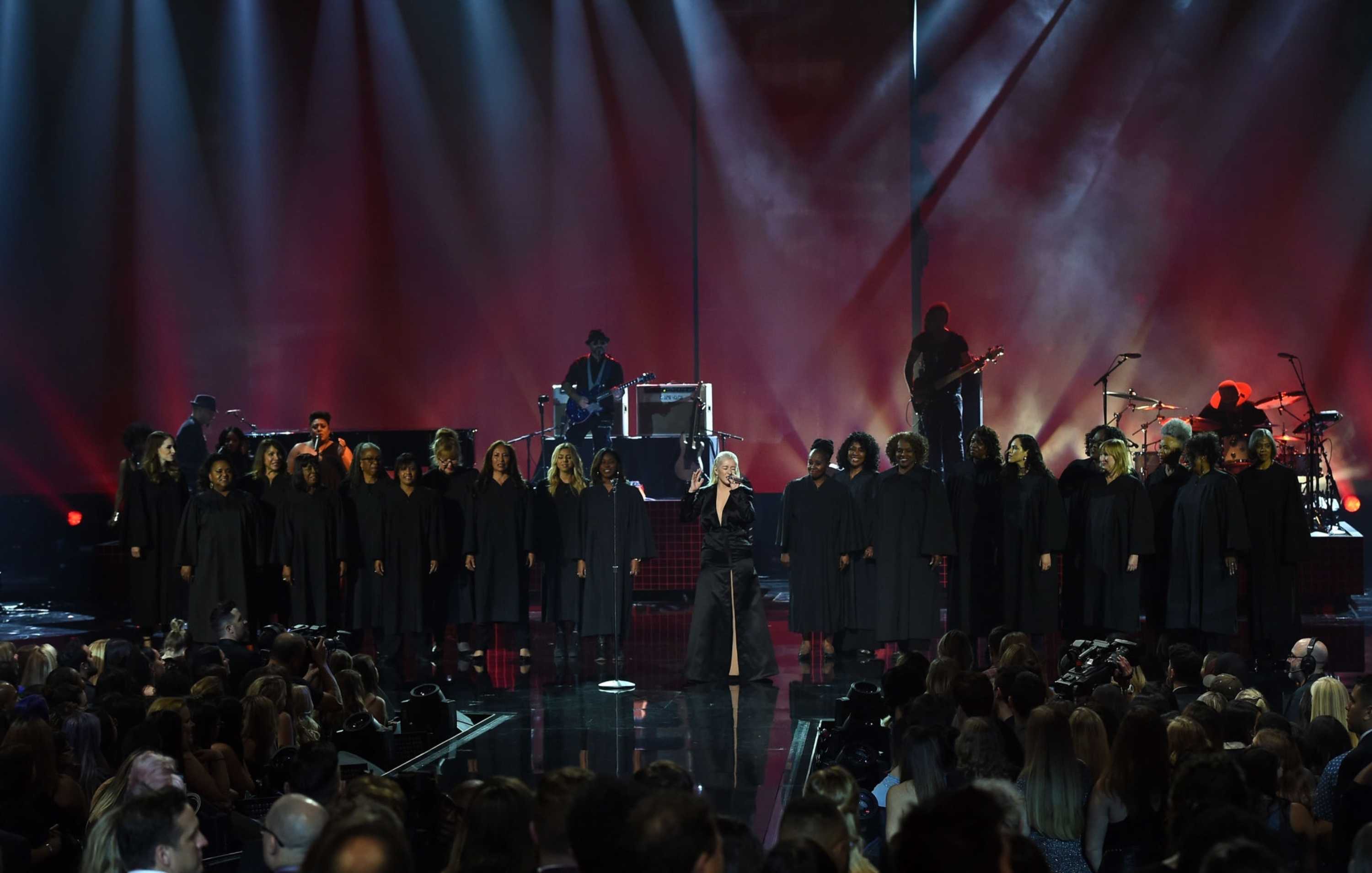 Christina_Aguilera_-_2017_American_Music_Awards_5BPerformance5D_-_November_19-06.jpg