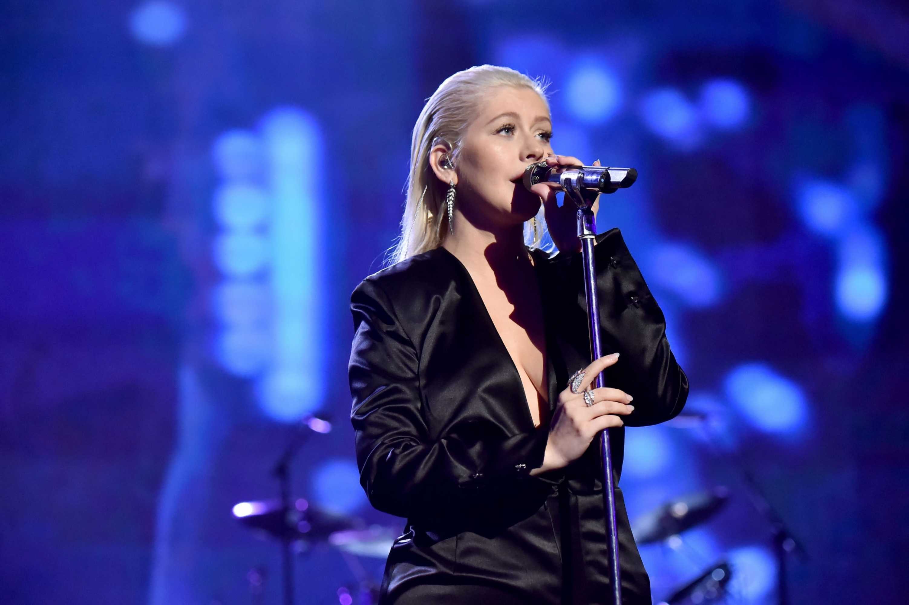 Christina_Aguilera_-_2017_American_Music_Awards_5BPerformance5D_-_November_19-08.jpg
