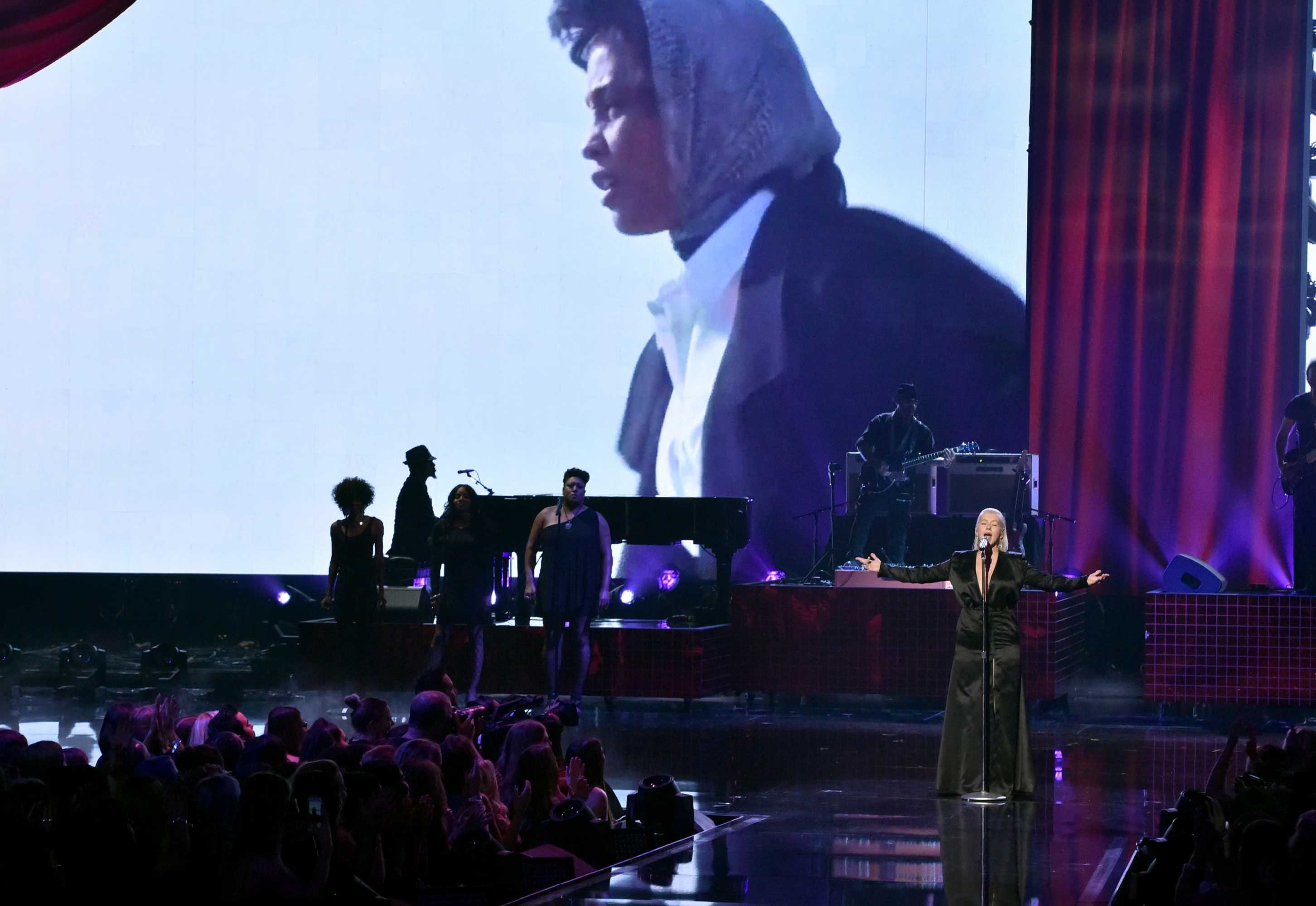 Christina_Aguilera_-_2017_American_Music_Awards_5BPerformance5D_-_November_19-22.jpg