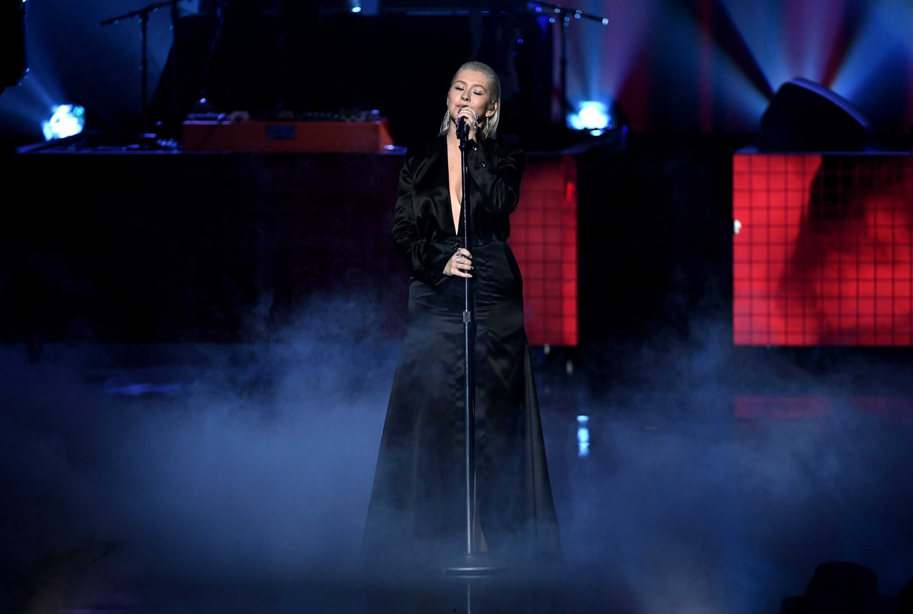 Christina_Aguilera_-_2017_American_Music_Awards_5BPerformance5D_-_November_19-26.jpg