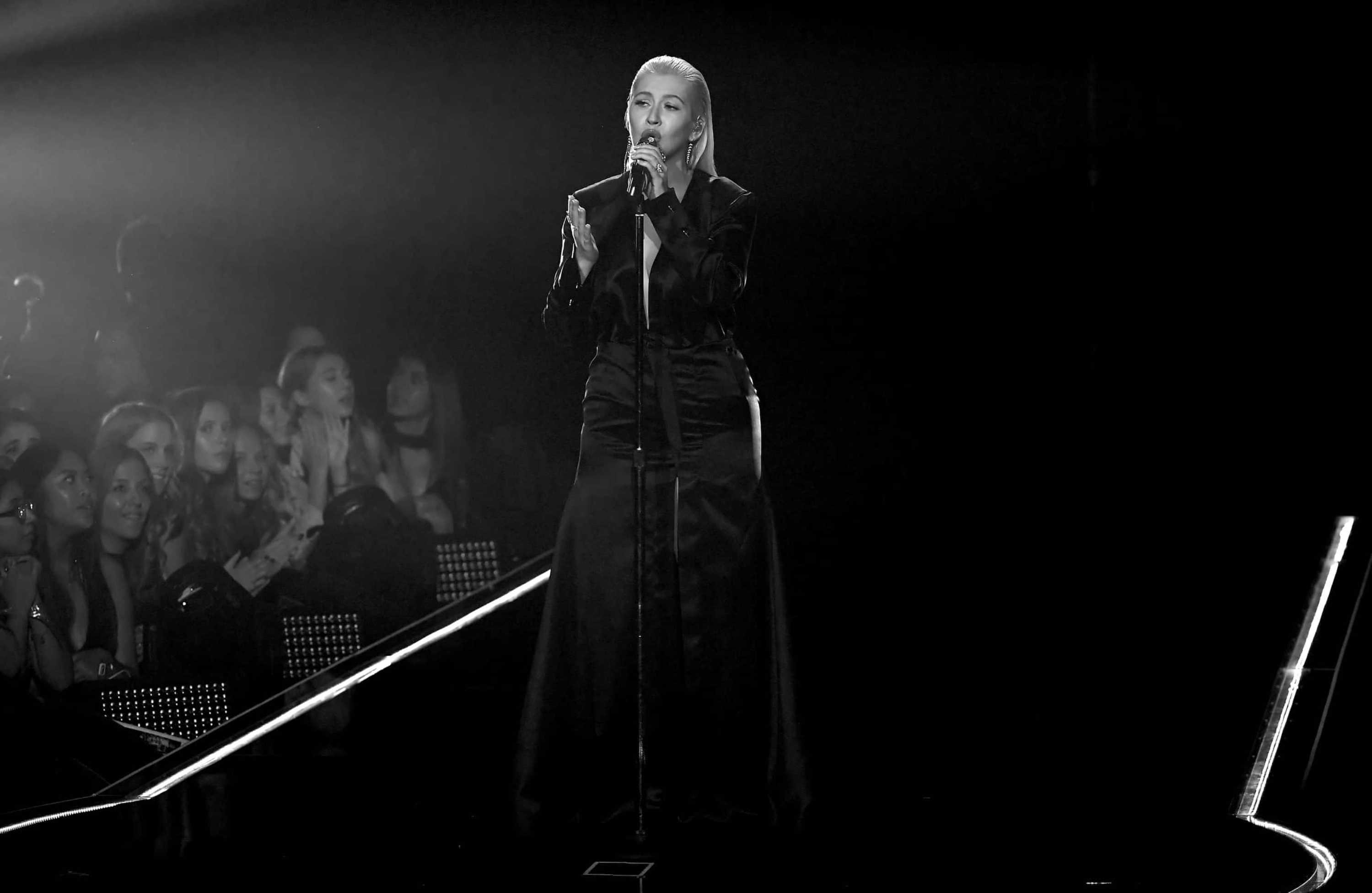 Christina_Aguilera_-_2017_American_Music_Awards_5BPerformance5D_-_November_19-37.jpg