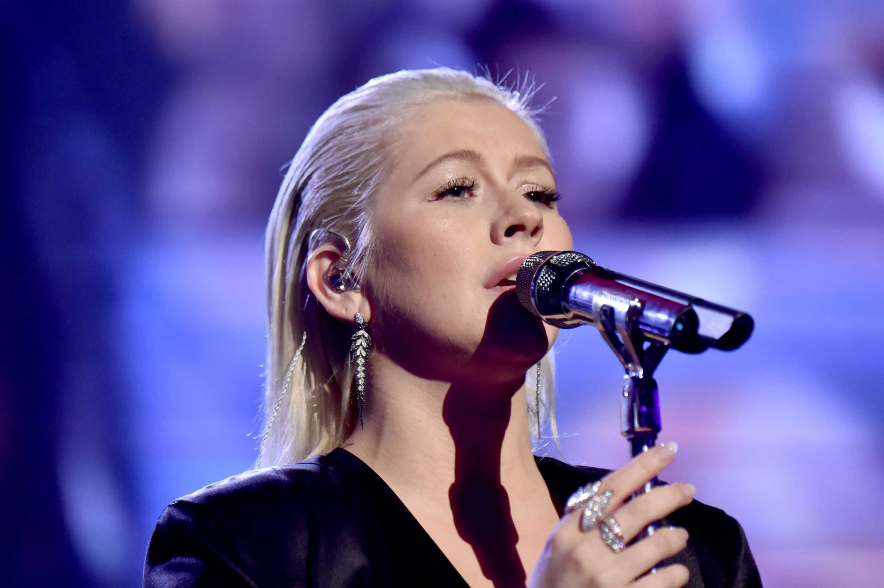 Christina_Aguilera_-_2017_American_Music_Awards_5BPerformance5D_-_November_19-40.jpg