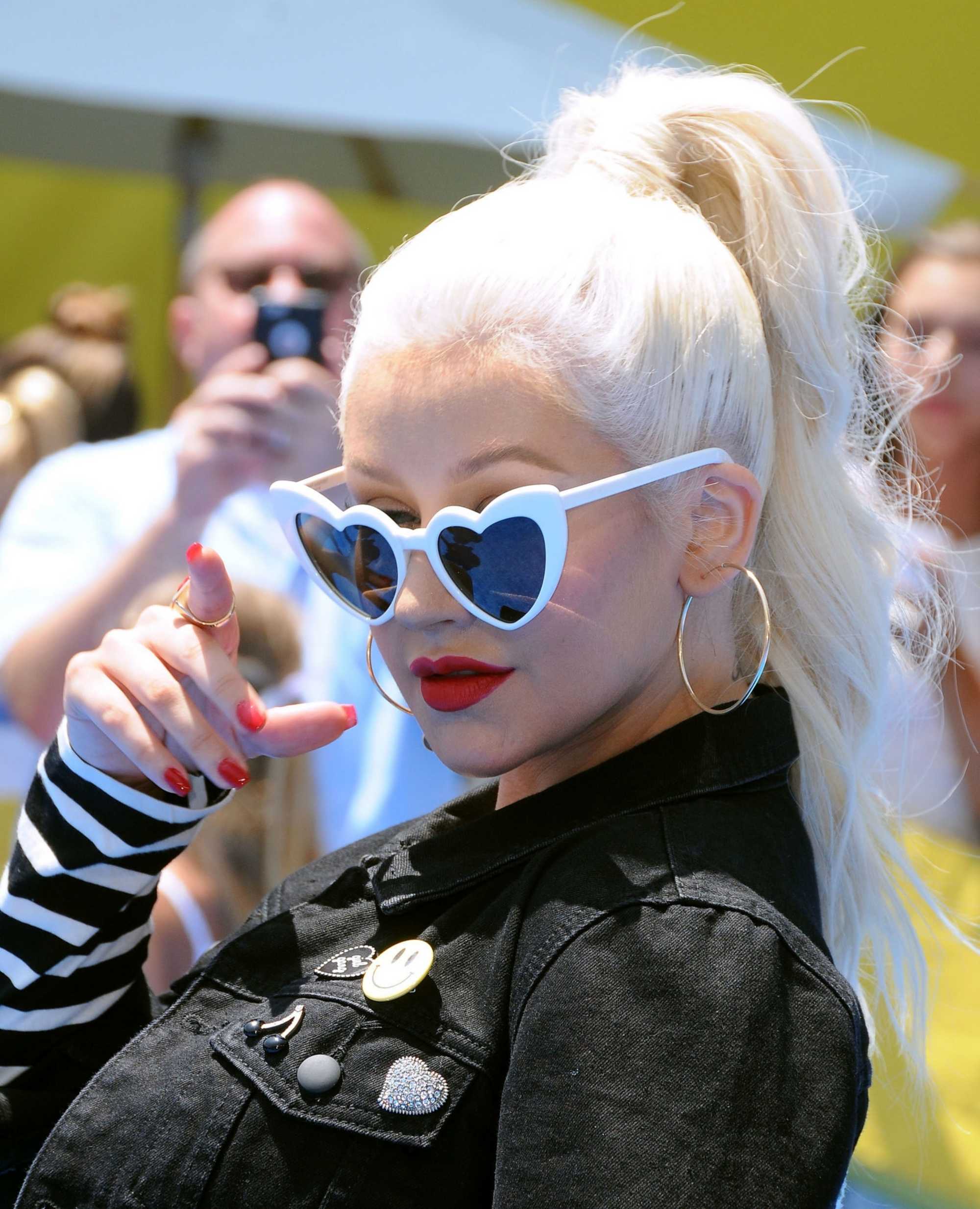 Christina_Aguilera_-__Emoji__Premiere_in_Los_Angeles_on_July_23-67.jpg