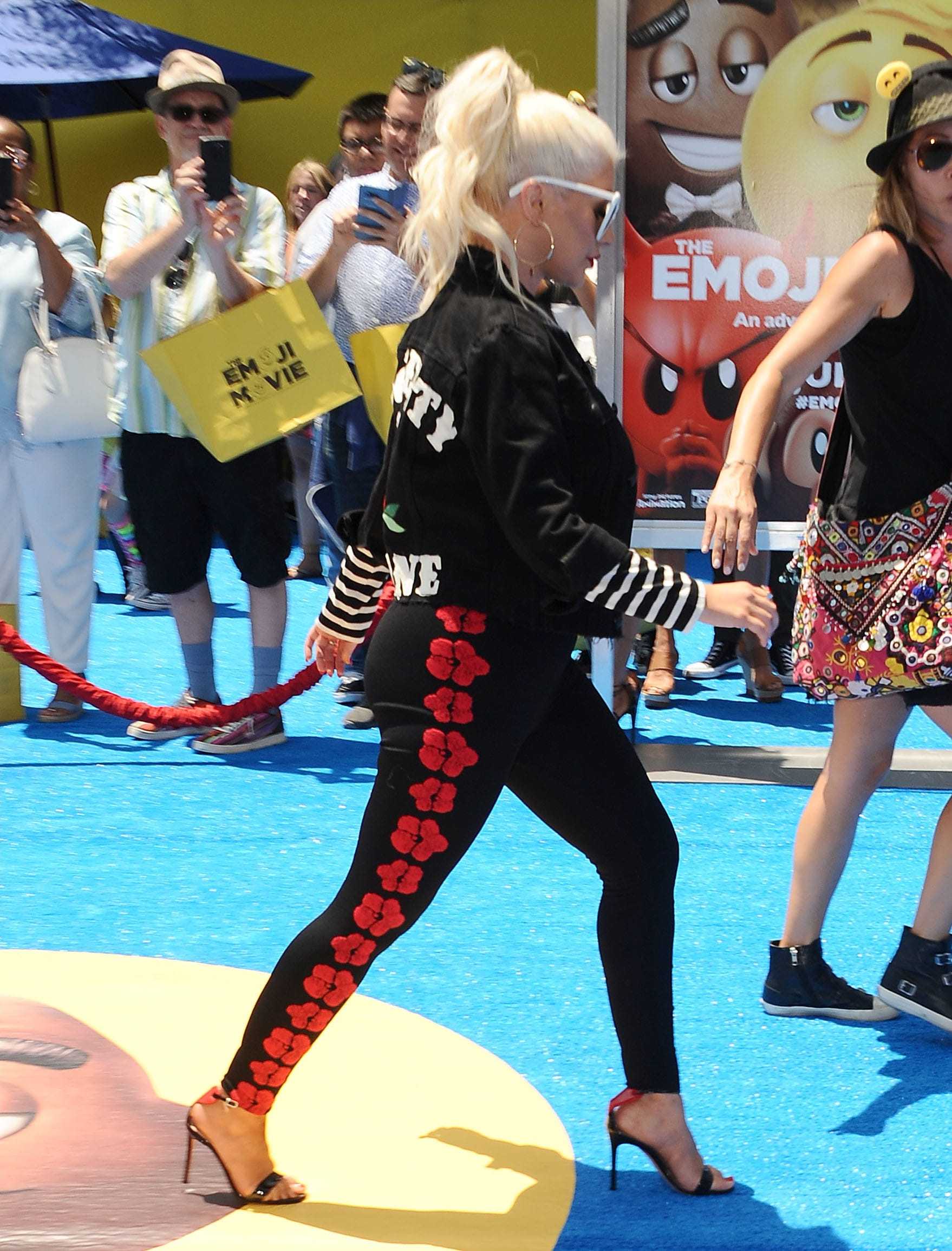 Christina_Aguilera_-__Emoji__Premiere_in_Los_Angeles_on_July_23-81.jpg