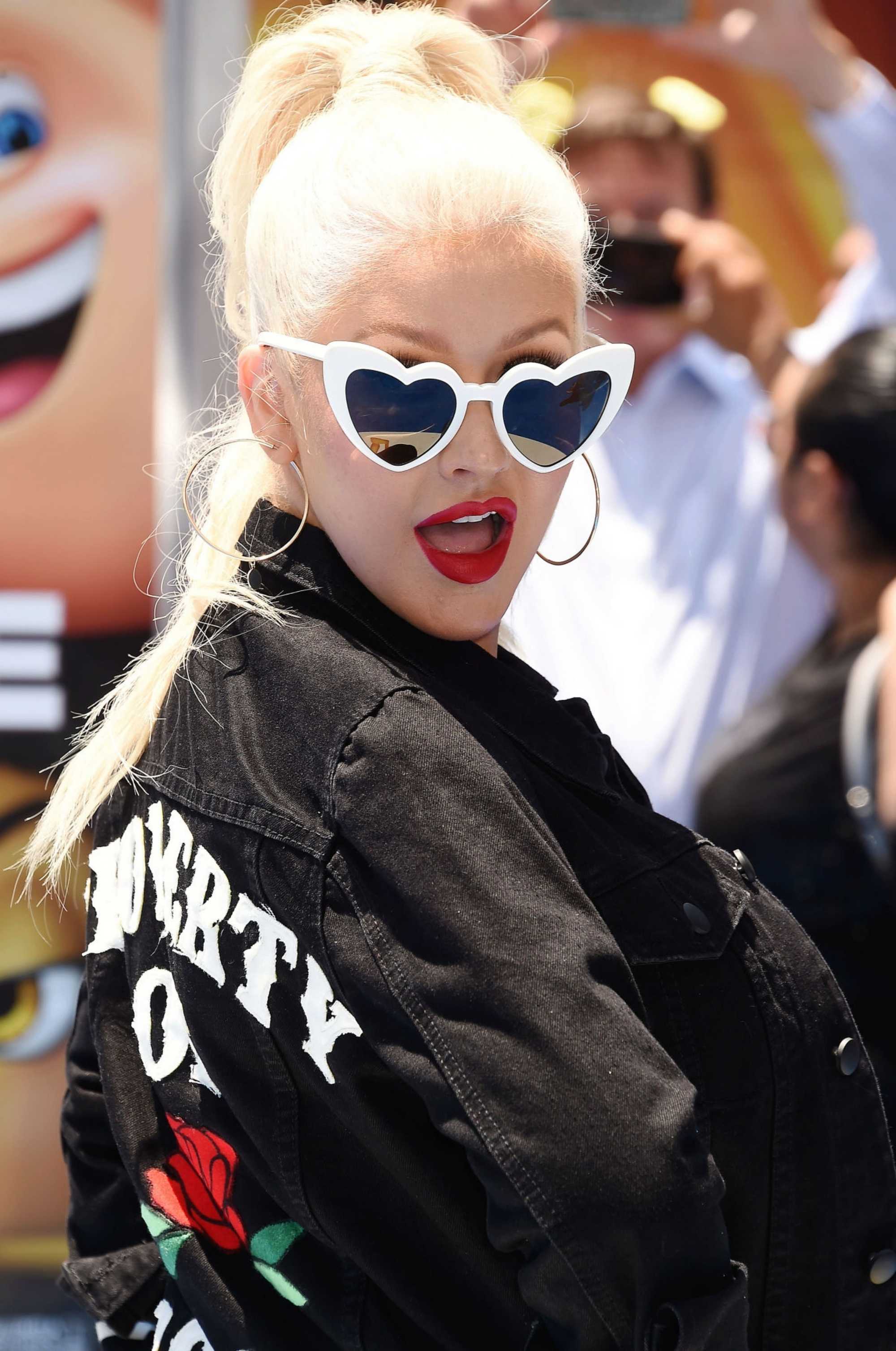 Christina_Aguilera_-__Emoji__Premiere_in_Los_Angeles_on_July_23-96.jpg