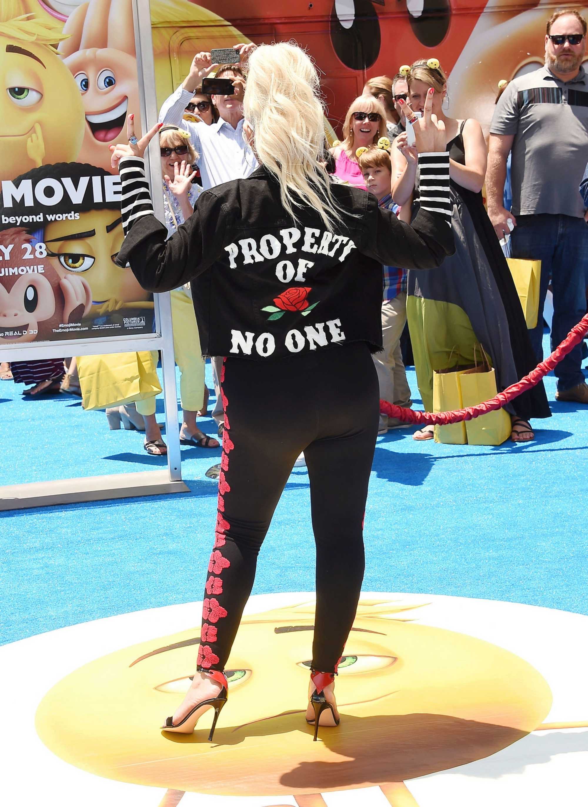 Christina_Aguilera_-__Emoji__Premiere_in_Los_Angeles_on_July_23-99.jpg