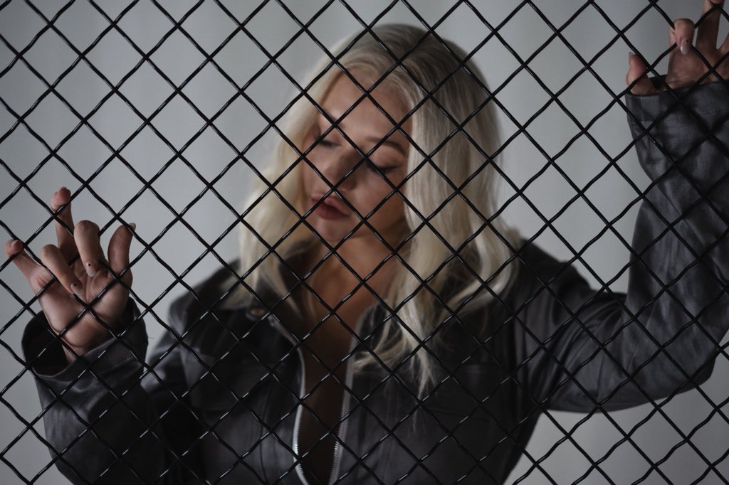 fallinline-bts-03.jpg