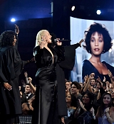Christina_Aguilera_-_2017_American_Music_Awards_5BPerformance5D_-_November_19-03.jpg
