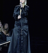 Christina_Aguilera_-_2017_American_Music_Awards_5BPerformance5D_-_November_19-05.jpg