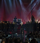 Christina_Aguilera_-_2017_American_Music_Awards_5BPerformance5D_-_November_19-06.jpg