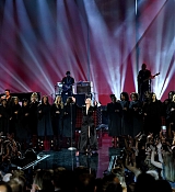 Christina_Aguilera_-_2017_American_Music_Awards_5BPerformance5D_-_November_19-07.jpg