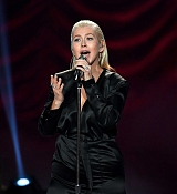 Christina_Aguilera_-_2017_American_Music_Awards_5BPerformance5D_-_November_19-18.jpg