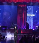 Christina_Aguilera_-_2017_American_Music_Awards_5BPerformance5D_-_November_19-20.jpg