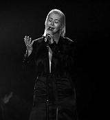 Christina_Aguilera_-_2017_American_Music_Awards_5BPerformance5D_-_November_19-32.jpg