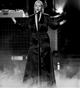 Christina_Aguilera_-_2017_American_Music_Awards_5BPerformance5D_-_November_19-35.jpg