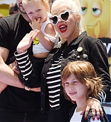 Christina_Aguilera_-__Emoji__Premiere_in_Los_Angeles_on_July_23-109.jpg