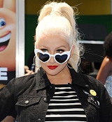Christina_Aguilera_-__Emoji__Premiere_in_Los_Angeles_on_July_23-121.jpg