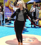 Christina_Aguilera_-__Emoji__Premiere_in_Los_Angeles_on_July_23-123.jpg