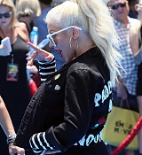 Christina_Aguilera_-__Emoji__Premiere_in_Los_Angeles_on_July_23-44.jpg
