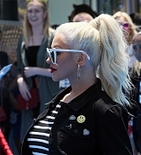 Christina_Aguilera_-__Emoji__Premiere_in_Los_Angeles_on_July_23-45.jpg