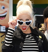 Christina_Aguilera_-__Emoji__Premiere_in_Los_Angeles_on_July_23-85.jpg