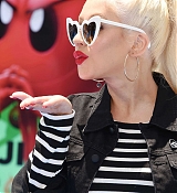 Christina_Aguilera_-__Emoji__Premiere_in_Los_Angeles_on_July_23-93.jpg