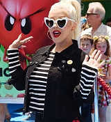 Christina_Aguilera_-__Emoji__Premiere_in_Los_Angeles_on_July_23-94.jpg