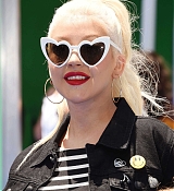 Christina_Aguilera_-__Emoji__Premiere_in_Los_Angeles_on_July_23-97.jpg