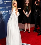 Christina_Aguilera_-_attends_the_11th_Breakthrough_Prize_Ceremony2C_Santa_Monica_CA_-_April_52C_2025_20.jpg
